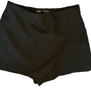 Zara black skort size medium